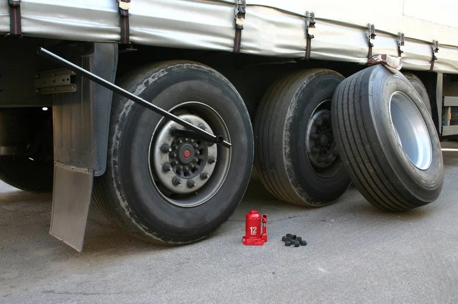The Benefits Of Using Towing Services For Tire Changes in Charlotte NC